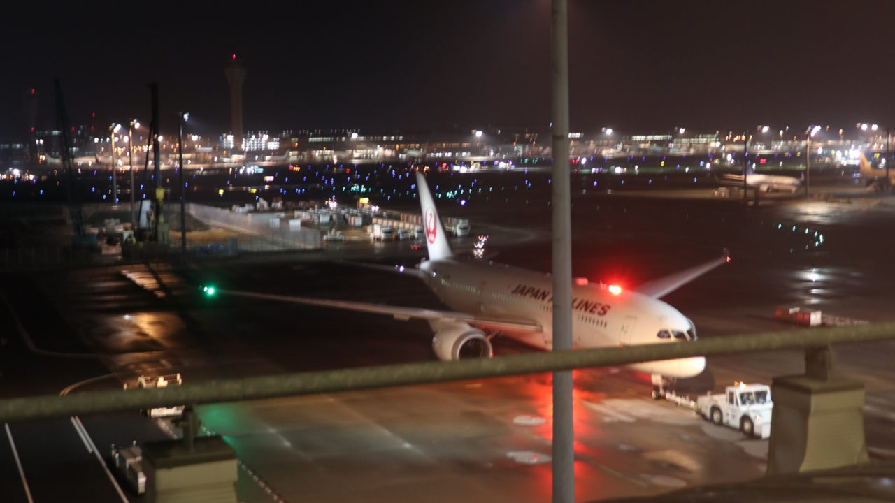 羽田空港ANAスカイラウンジアネックスからの夜景